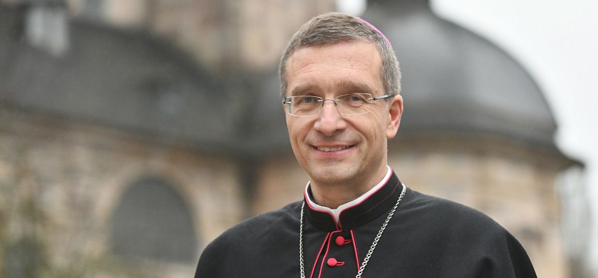 Bischof wirbt für Miteinander von Klerikern und Laien